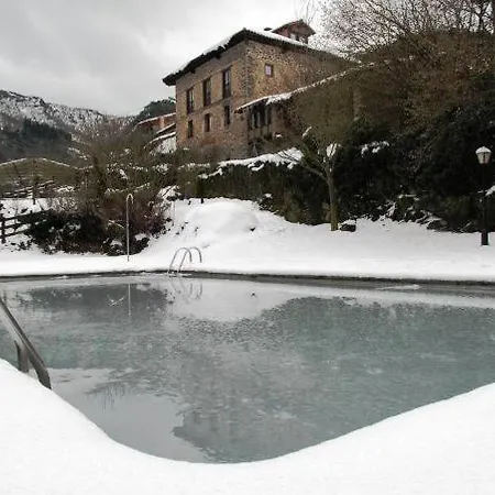 Turistico Valdebaro * Camaleño